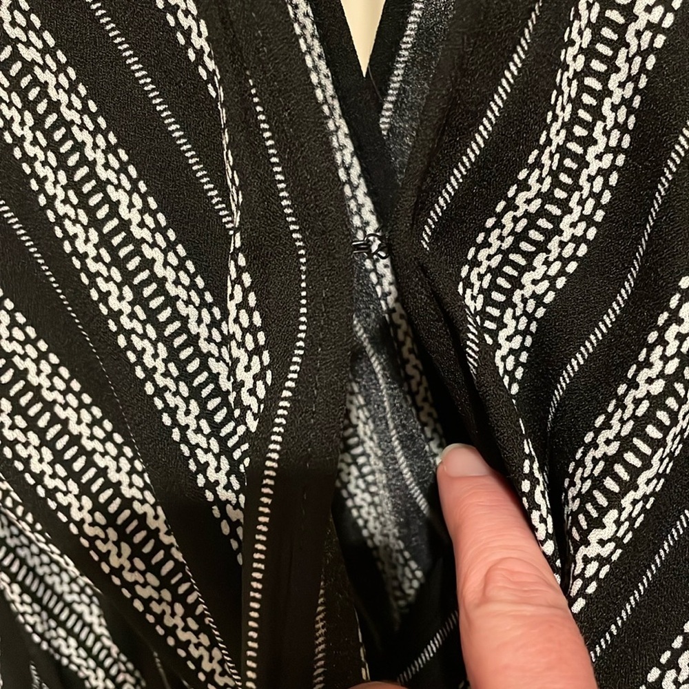Back and White Patterned Wide Leg Jumpsuit - Picture 4 of 4